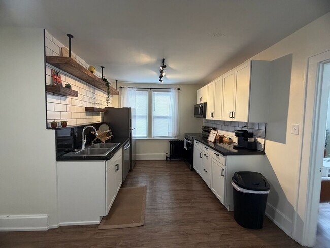 Building Photo - 6611 Kennedy Ave