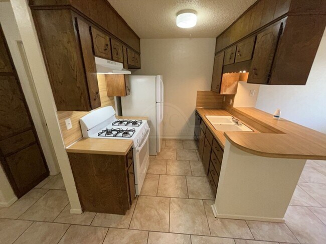 Building Photo - 2210 Silverway Dr