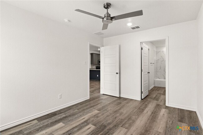 Building Photo - 1106 Lindsey Dr