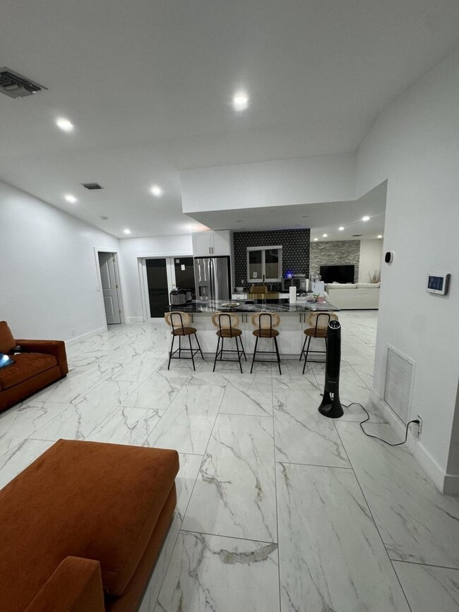 Building Photo - 112 Parkwood Dr