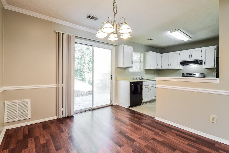 Building Photo - 5729 Wells Cir