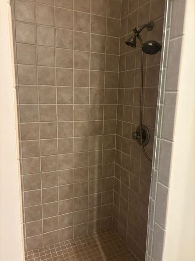 Building Photo - Available Now Fully Furnished Town Home in...