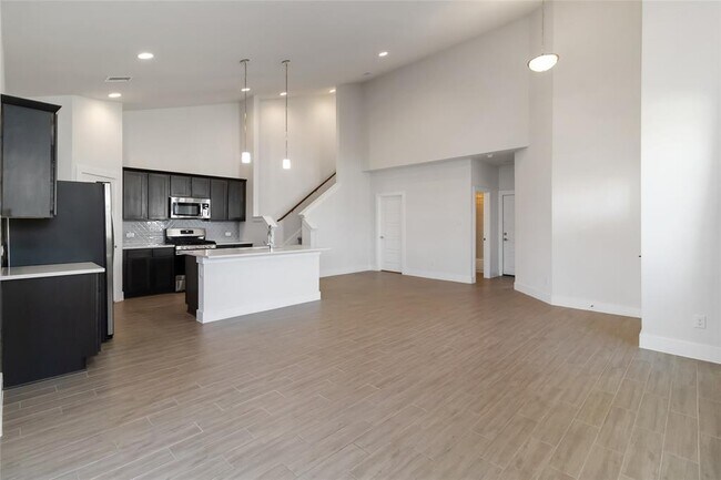 Building Photo - 220 Mirabeau Way