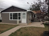 Building Photo - 3 BED | 2 BATH | SINGLE LEVEL | NORTH