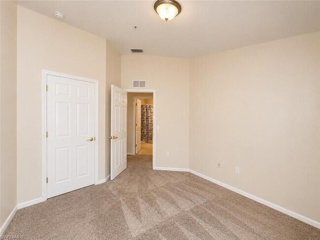 Building Photo - 912 Hampton Cir