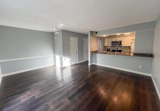 Building Photo - 16 Cape Dr NW