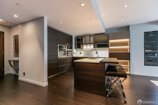 Building Photo - 333 Bush St