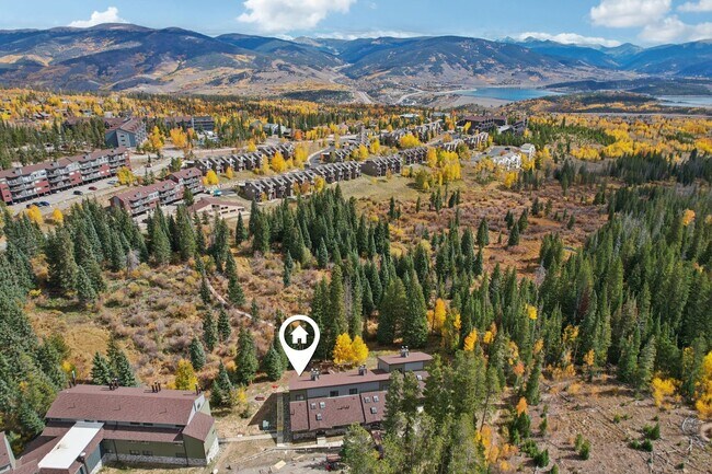 Building Photo - Serenity and Views with this 3 bedroom/3Bathroom Townhome in Buffalo Ridge