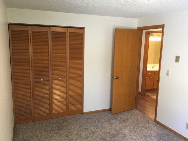 Building Photo - 2 Bedroom, 1 Bath Home in Cal Young Neighborhood