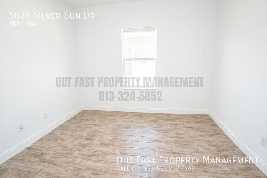 Building Photo - 5828 Silver Sun Dr