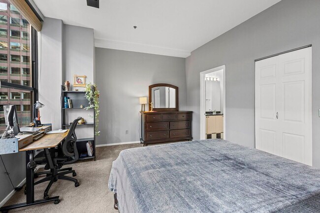 Building Photo - 130 S Canal St