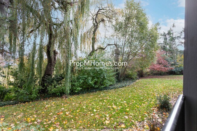 Building Photo - Updated Condo in Westlake Village – Privat...