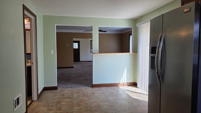 Building Photo - 826 Tayco St