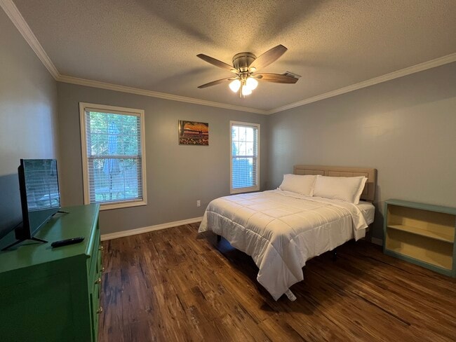 Building Photo - 207 Knoll Creek Cir