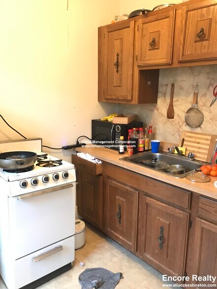 Building Photo - 349 Pleasant St