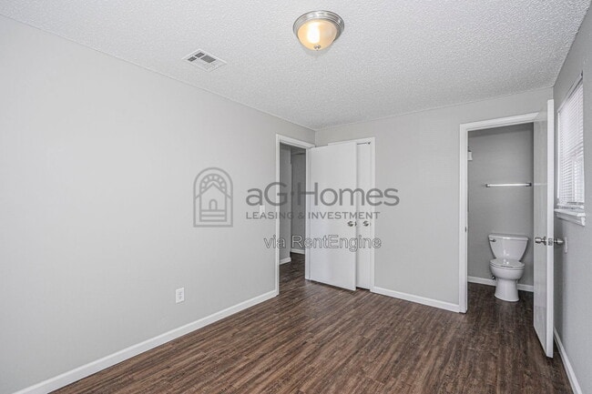 Building Photo - 4721 SE 50th St