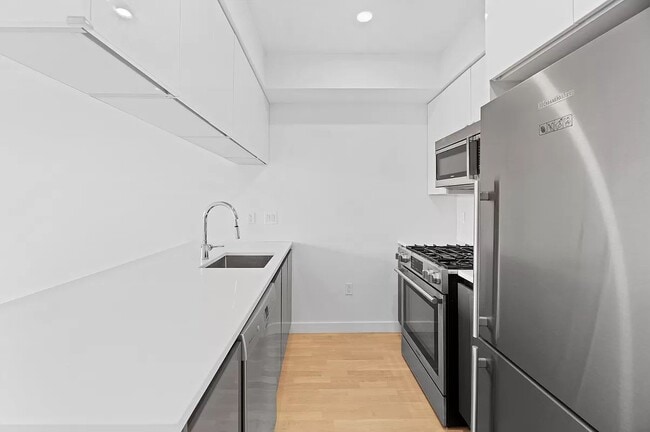 Building Photo - 2600 7th Avenue
