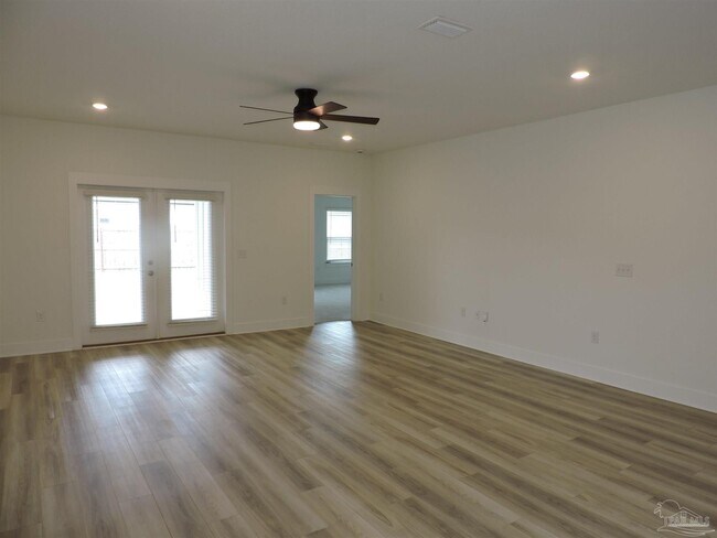 Building Photo - 6521 Paso Fino Dr