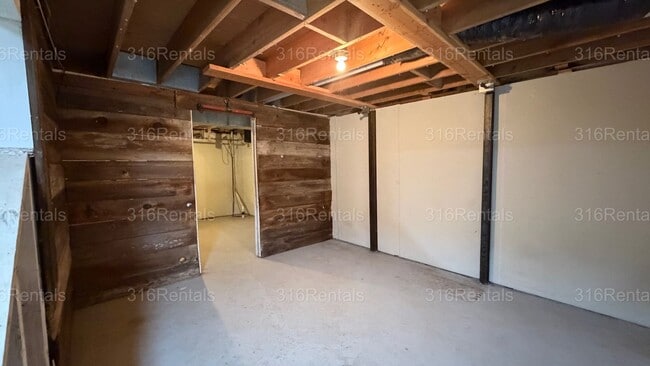 Building Photo - 501 W Clark Ave