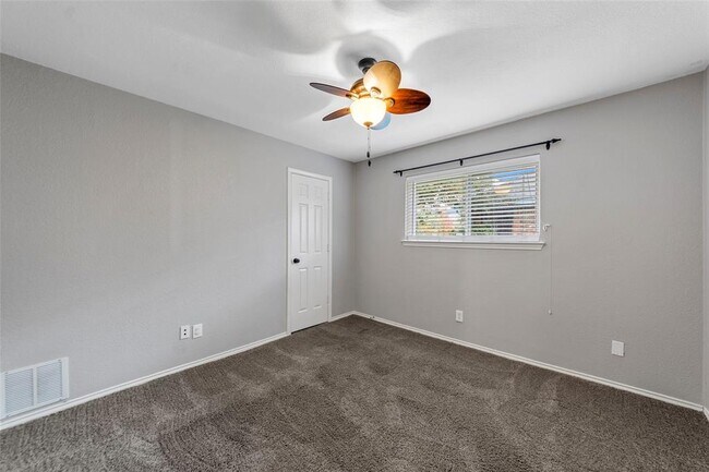 Building Photo - 4636 Versailles Ln