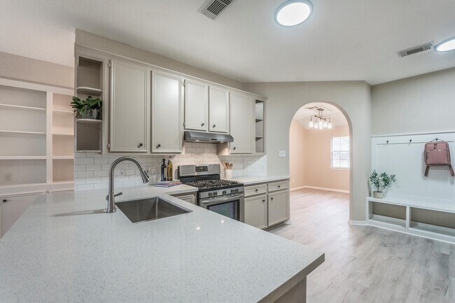 Building Photo - 7115 Nickaburr Creek Dr