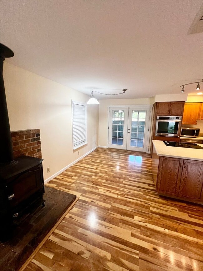 Building Photo - Cozy Rambler!!