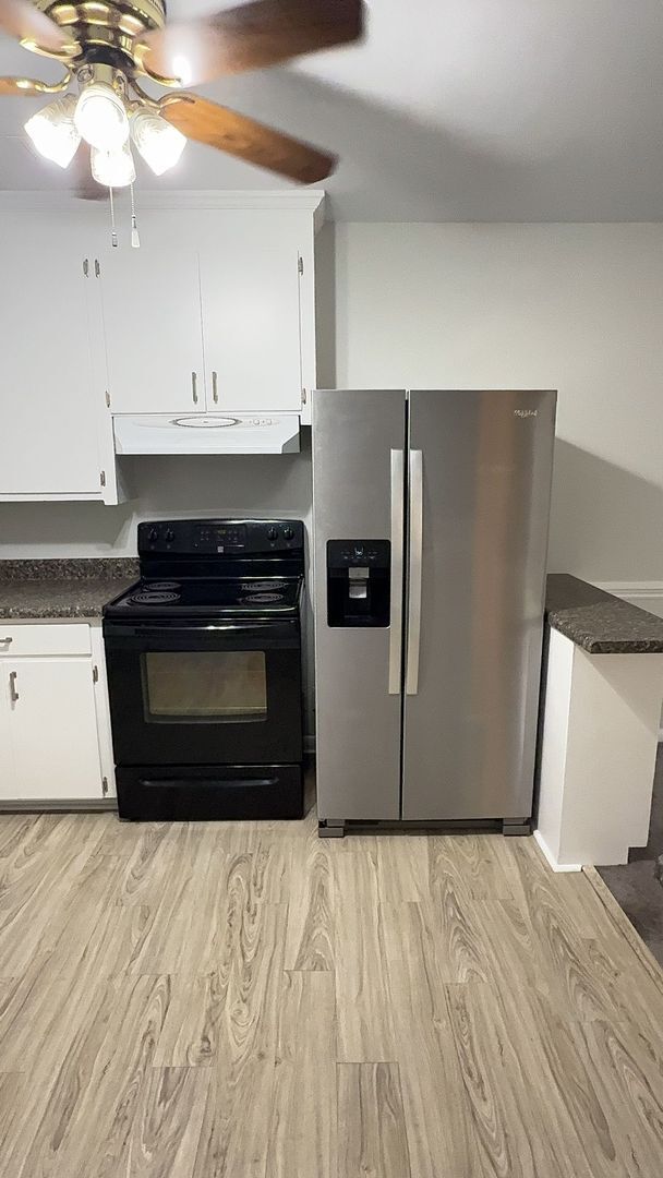 Building Photo - 2BR Duplex with Washer/Dryer + Fresh Updates + Lawn care included