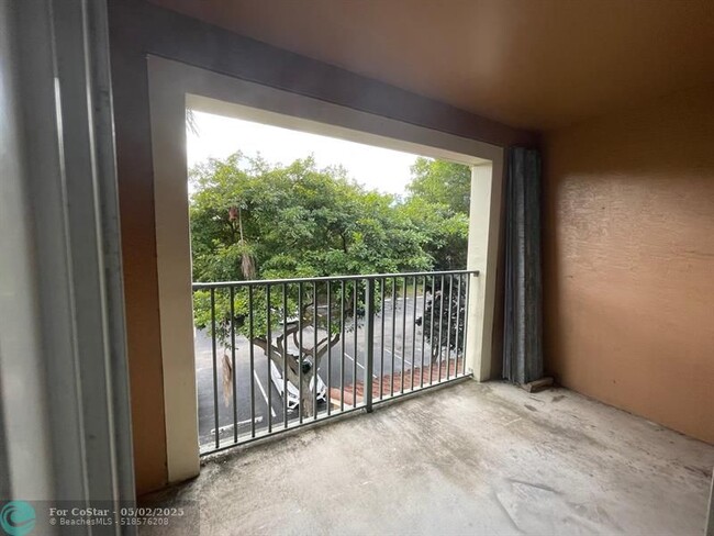 Building Photo - 4824 N State Rd 7
