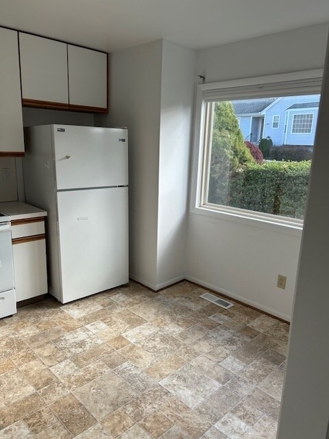 Building Photo - 347 Green Rock