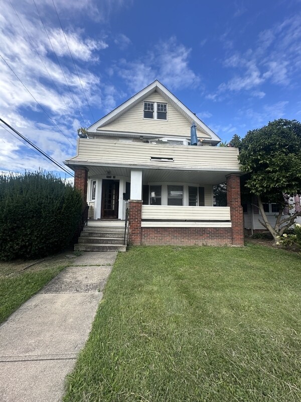 Primary Photo - 2228 Wyandotte Ave