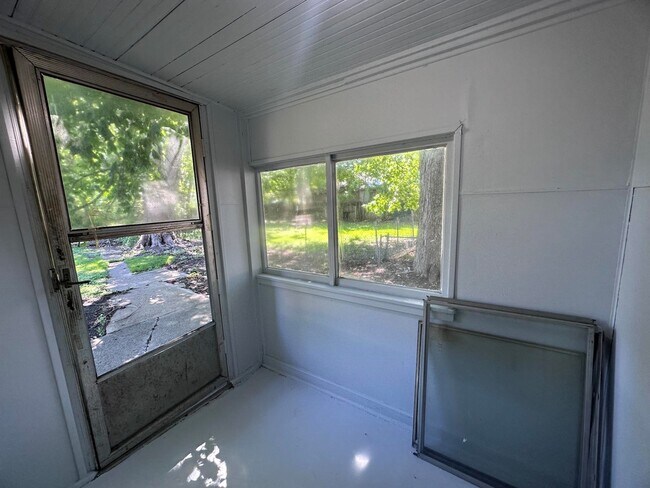 Building Photo - 215 Cook-