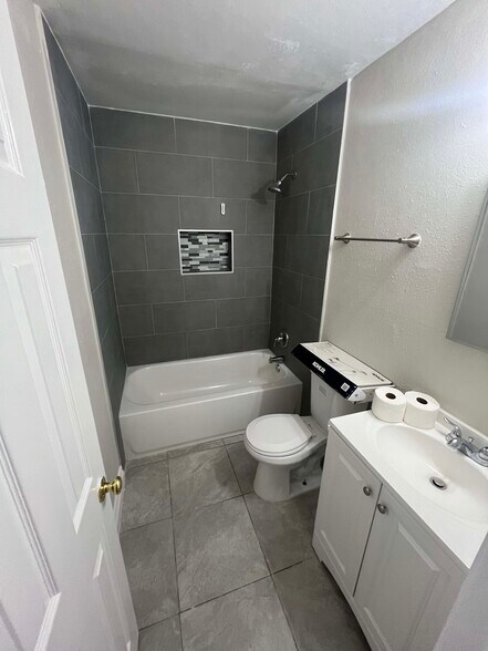 Building Photo - 632 Triest Ct