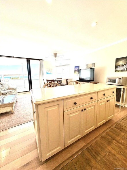 Building Photo - 253 Dune Rd