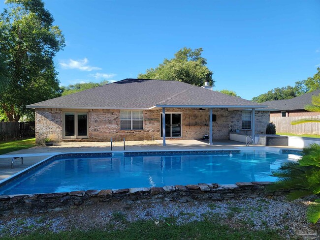 Building Photo - 4878 Pineview Ridge Rd
