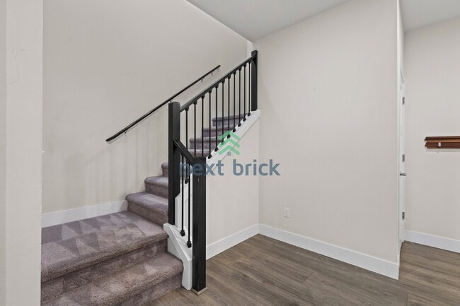 Building Photo - 5 BED & 2.5 BATH SINGLE FAMILY HOUSE FOR RENT