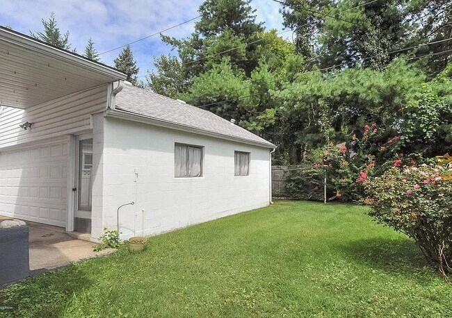 Building Photo - 115 Colonial Dr