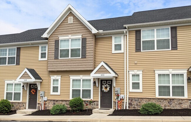 Community Views - Hunters Pointe Townhomes