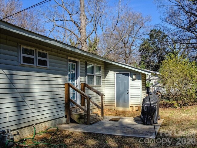 Building Photo - 2515 Thornton Rd