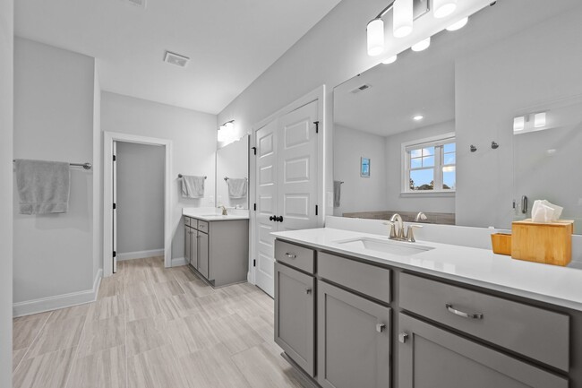 Building Photo - Exquisite 4 Bedroom/4 bath home in the Wyn...