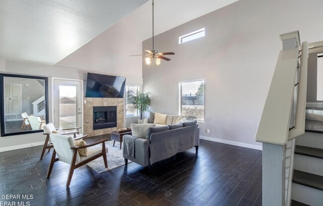 Building Photo - 424 Sonaran Ct