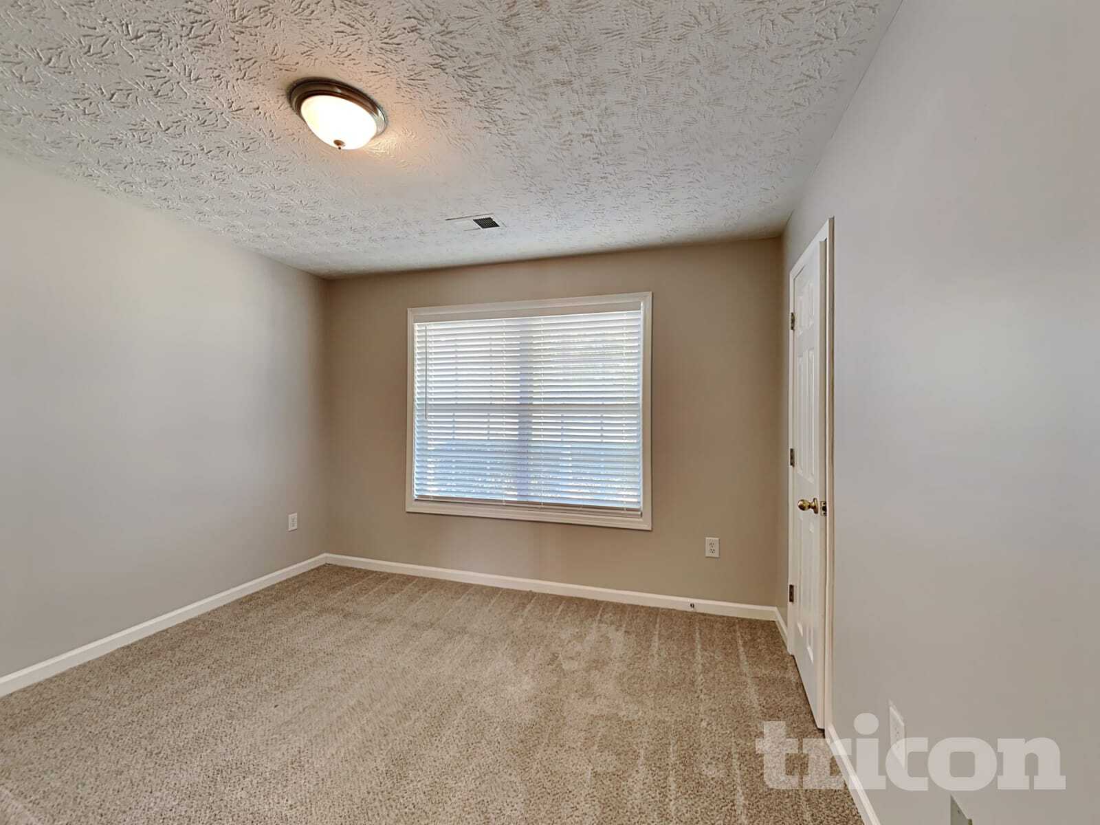 Building Photo - 70 Home Pl Dr