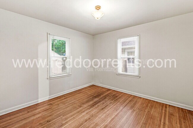 Building Photo - 4925 Crittenden Ave