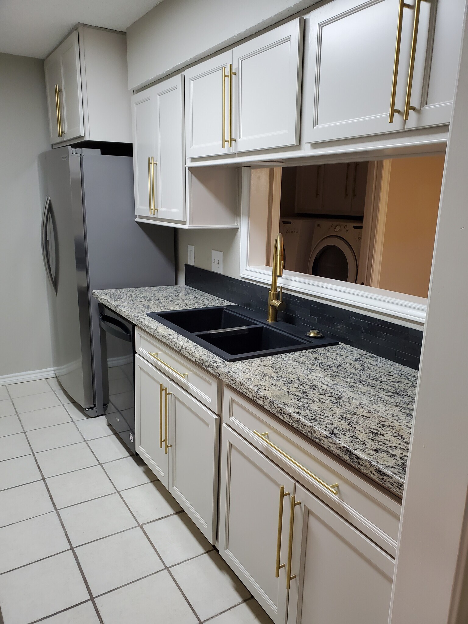 Updated kitchen, new granite sink - 106 N Troy Ave