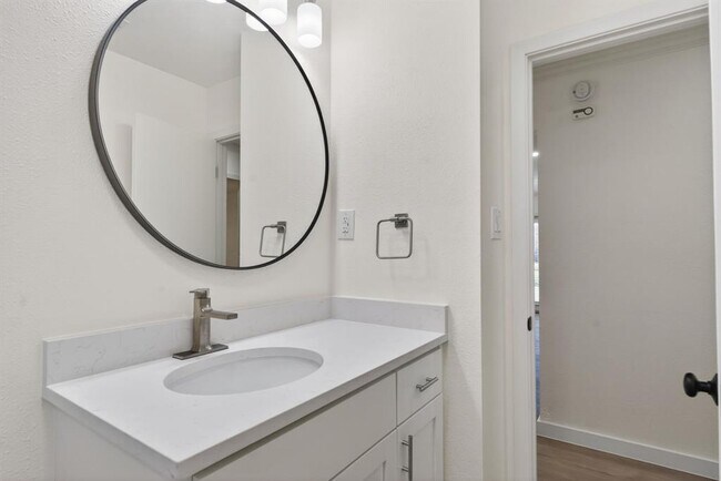 Building Photo - 8400 Seminary Ridge Dr