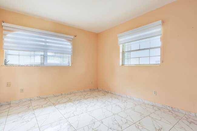 Building Photo - 16985 SW 113th Ct