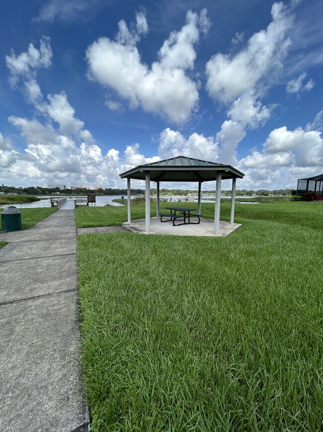 Building Photo - 1043 Oak Hammock