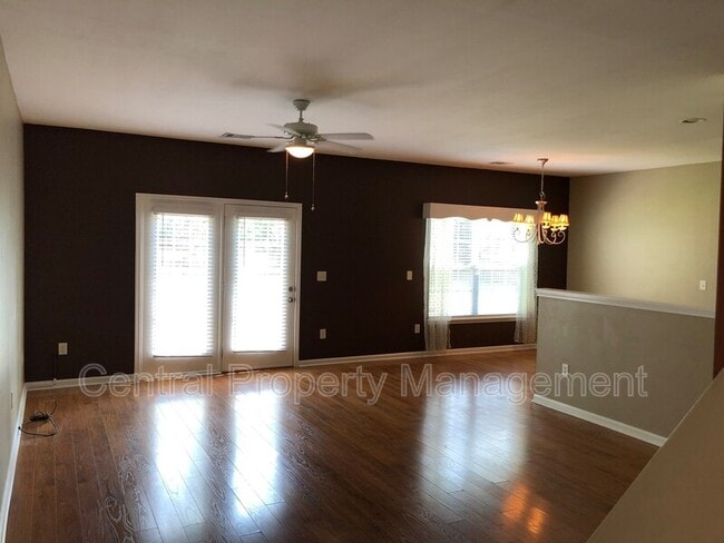 Building Photo - 547 Clairidge Dr