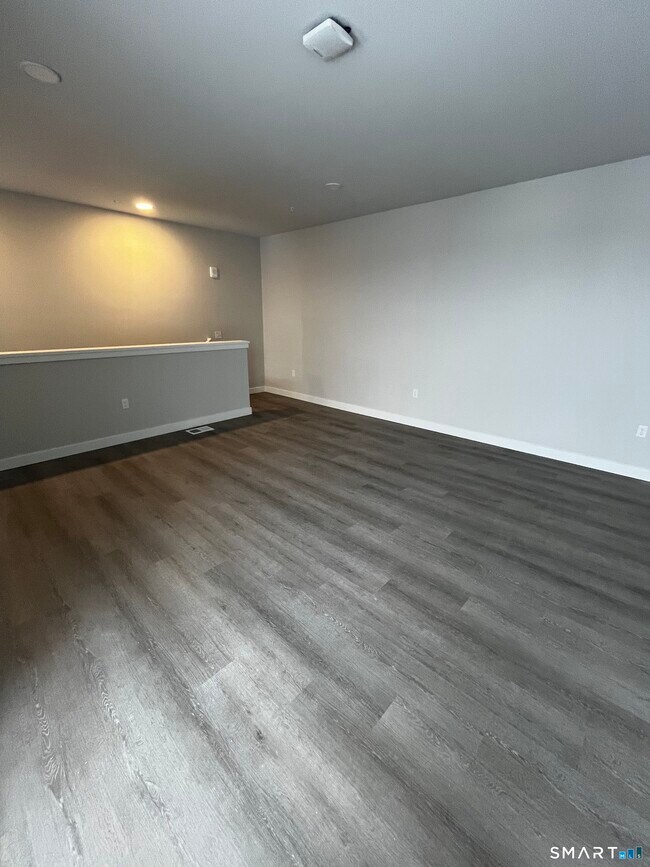 Building Photo - 467 West Ave