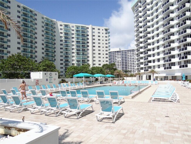 Building Photo - 3725 S Ocean Dr