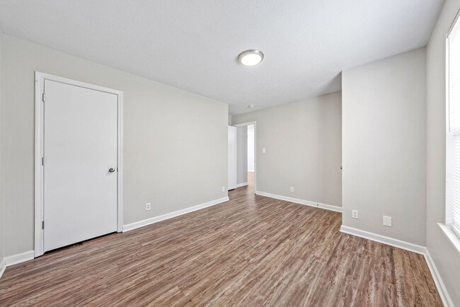 Building Photo - Lexington Drive -209